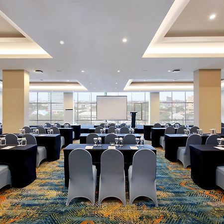 Aston Inn Pantai Losari Makassar Exteriör bild