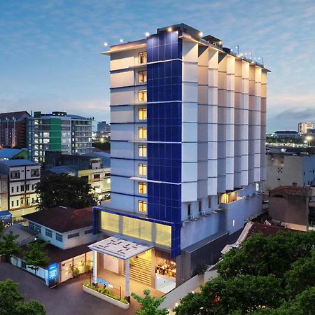 Aston Inn Pantai Losari Makassar Exteriör bild