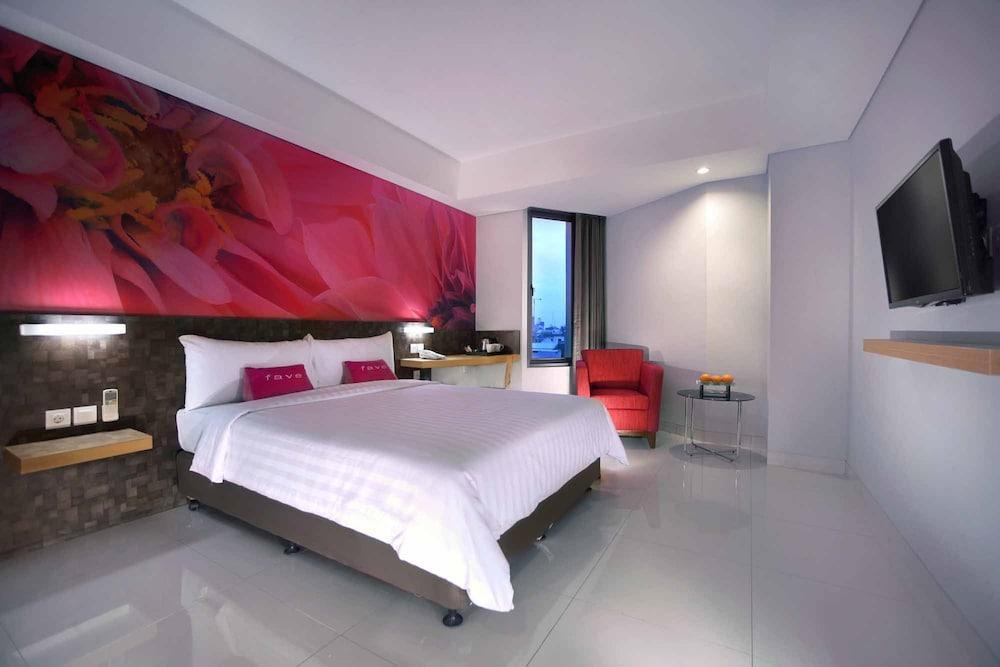 Aston Inn Pantai Losari Makassar Exteriör bild
