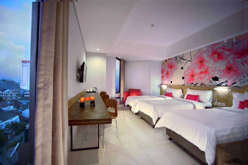 Aston Inn Pantai Losari Makassar Exteriör bild