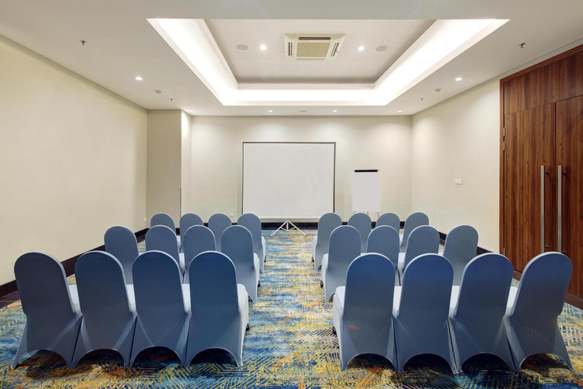 Aston Inn Pantai Losari Makassar Exteriör bild