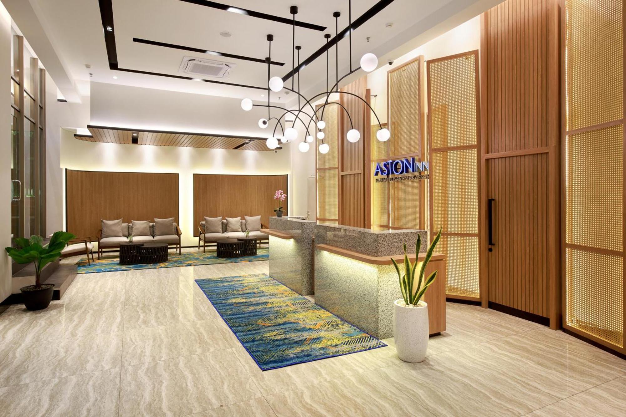 Aston Inn Pantai Losari Makassar Exteriör bild