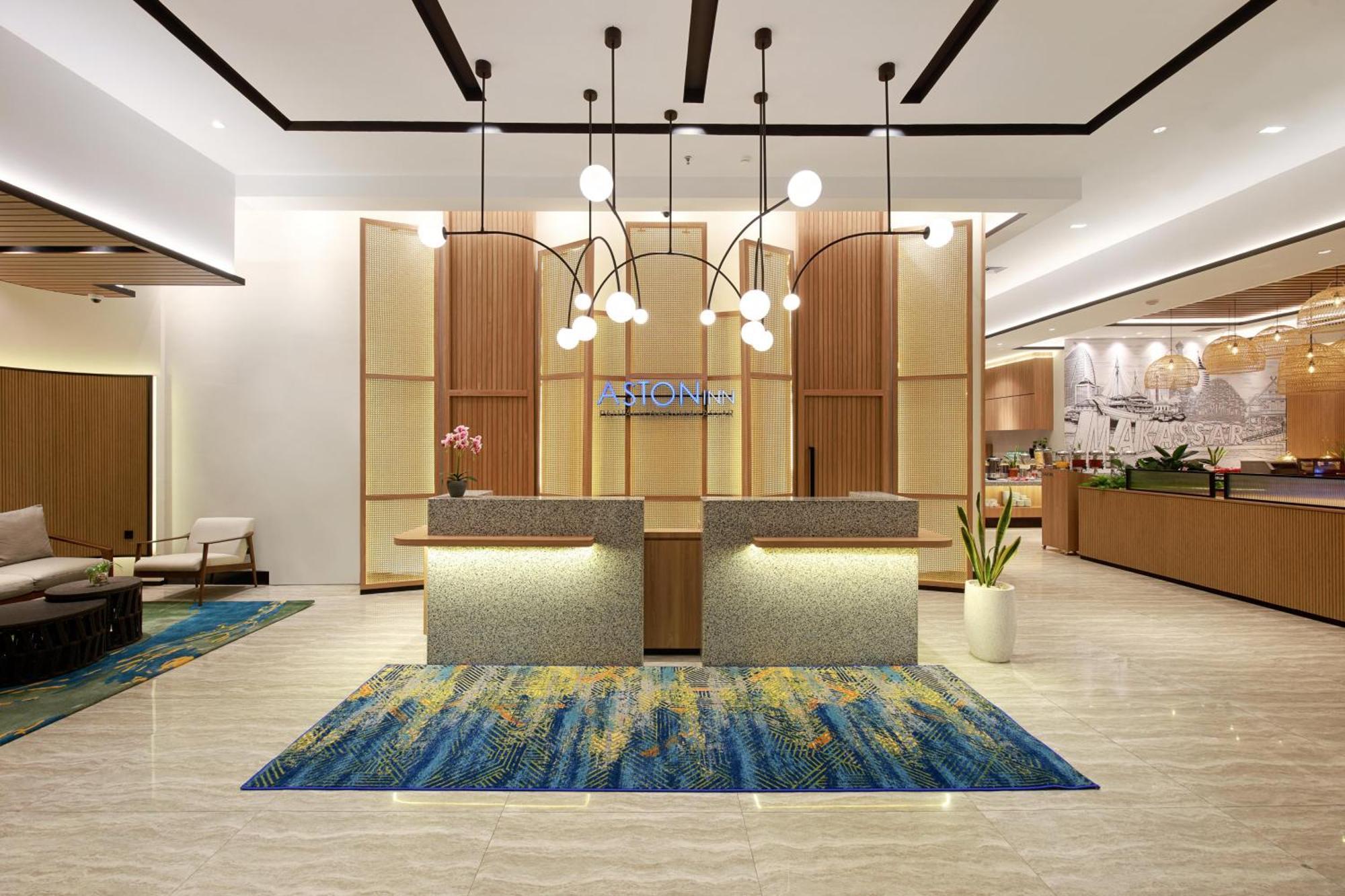 Aston Inn Pantai Losari Makassar Exteriör bild